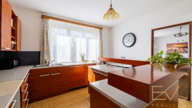 Prodej rodinného domu 4+1, s pozemkem 681 m2 - Nové Strašecí